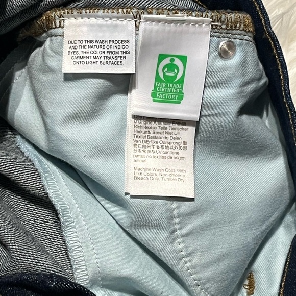 NWOT Boot Crop Raw Hem Mid Rise Denim Jeans Dark Wash - Picture 9 of 11